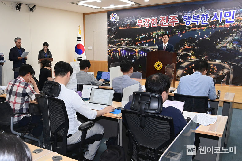 조규일 진주시장은 3일 진주시청 브리핑룸에서 기자회견을 열고 "진주시의 지도를 크게 바꿔 나가겠다"고 밝혔다. 2023.07.03 (출처= 진주시청)