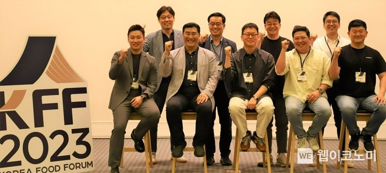서울 필동 CJ인재원에서 열린 Korea Food Forum 2023에서 CJ제일제당 주요 경영진, 한국농업기술진흥원장, 백종원 대표, 스타트업 대표들이 함께 기념사진을 촬영하고 있다. 2023.07.05 (출처 : CJ제일제당)