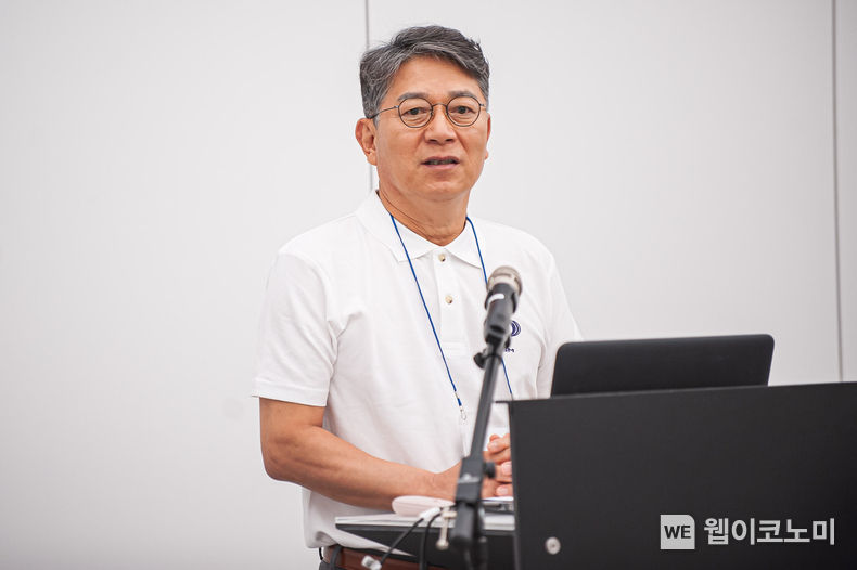 KG 모빌리티가 국내 시장에서 선풍적인 인기를 얻고 있는 토레스 유럽시장 론칭 행사를 갖고 본격적인 글로벌 판매 확대에 나섰다.(곽재선 회장이 인사말을 하고 있다.) 2023.07.13( 출처 : KG모빌리티)