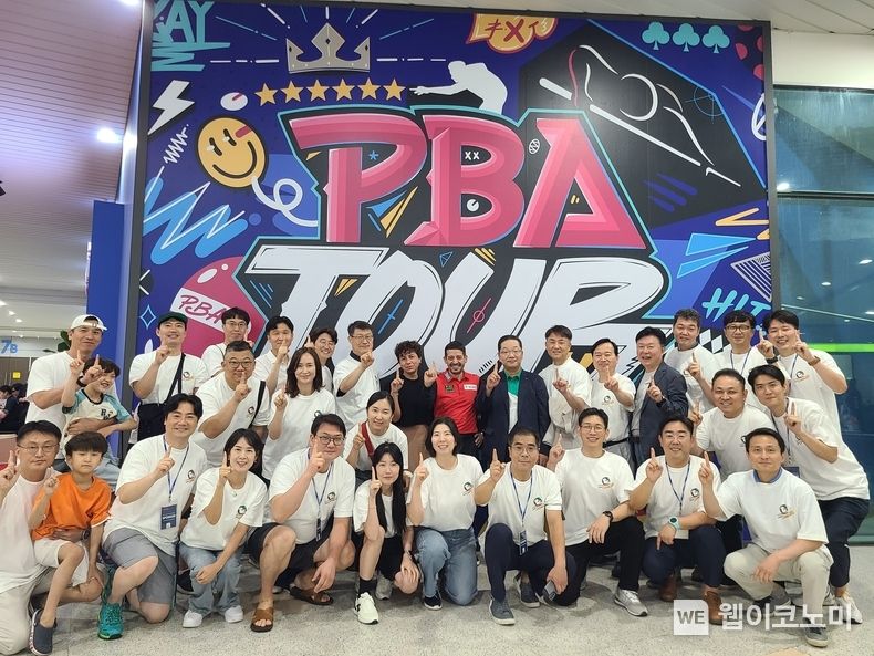 하나카드 PBA-LPBA 챔피업십 개막식에서 이호성 대표이사와 하나 불독스가 함께 사진 촬영을 하고 있다. 2023.07.24 (출처 : 하나카드)