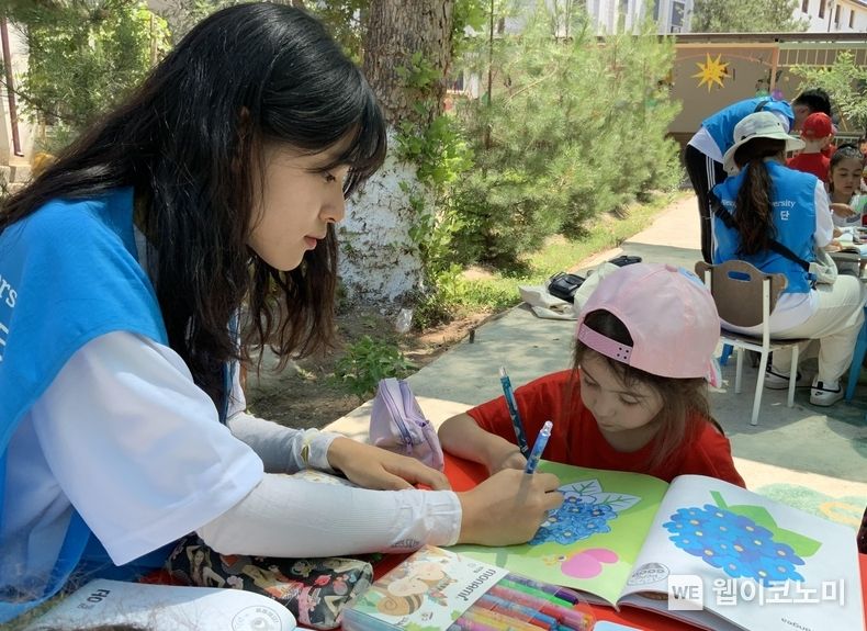 영남대학교 글로벌인재대학 학생들이 우즈베키스탄에서 봉사활동을 펼쳤다. 2023.08.07 (출처 : 영남대학교)