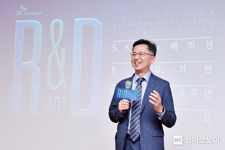 송재용 서울대학교 경영대학 교수가 ‘SK이노베이션 R&D 경영 40주년 연구’를 발표하고 있다. 2023.08.29 (출처: SK이노베이션)