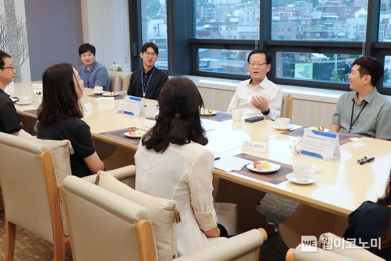 우리은행 조병규 은행장, MZ 행원들과 런치 토크 시간 가져 2023.09.01 (출처 : 우리은행)