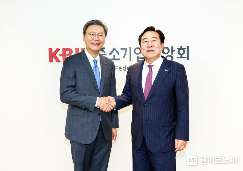 김기문 회장, 김창범 한경협 신임 상근부회장과 환담 2023.09.22 (출처 : 중소기업중앙회)
