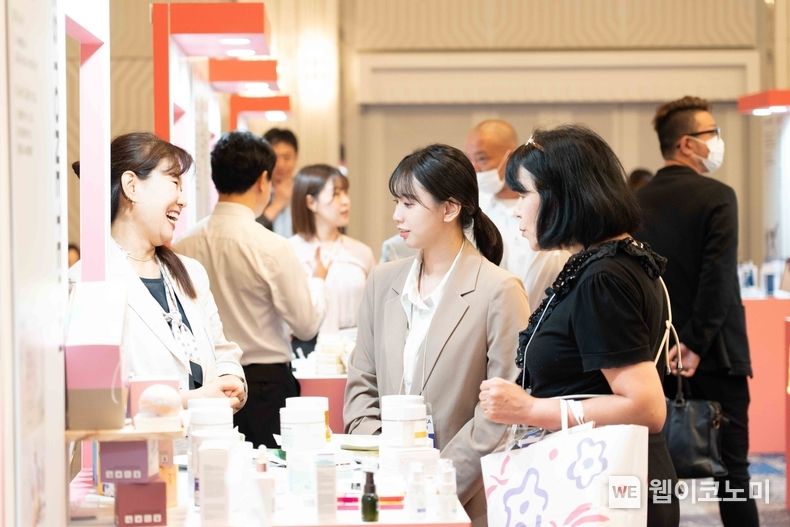  KOTRA(사장 유정열)는 우리 기업의 일본 수출시장 진출을 지원하기 위해 26일부터 이틀간 일본 오사카에서 ‘2023 오사카 한국우수상품전’을 열었다. 행사장 현장의 모습. 2023.09.26 (출처: KOTRA)