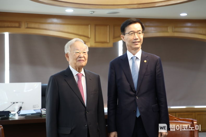 손경식 경총 회장, 방문규 산업부 장관 접견. 2023.10.18. (출처: 한국경영자총협회)