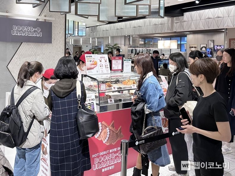 지난 4월 롯데백화점 잠실점에서 진행한 '붕어유랑단' 팝업 전경 2023.10.29 (출처: 롯데백화점)