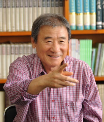 강신웅 경상국립대학교 명예교수(중문학)