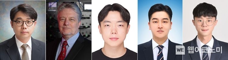 (왼쪽부터) KAIST 이강택 교수, 메릴랜드 대학 에릭 왁스만 교수, KAIST 유형민 박사과정생, 정인철 박사, 장승수 박사과정생 2023.11.22 (출처: 카이스트)
