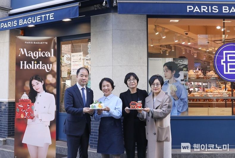 (왼쪽에서부터) 유승환 파리바게뜨 마케팅개발 BU장, 파리바게뜨 성대명륜점 김정자 가맹대표, 양송희 한국사회복지협의회 푸드뱅크사업단장, 김연정 파리바게뜨 마케팅본부장 / 2023.11.29 (출처: 파리크라상)
