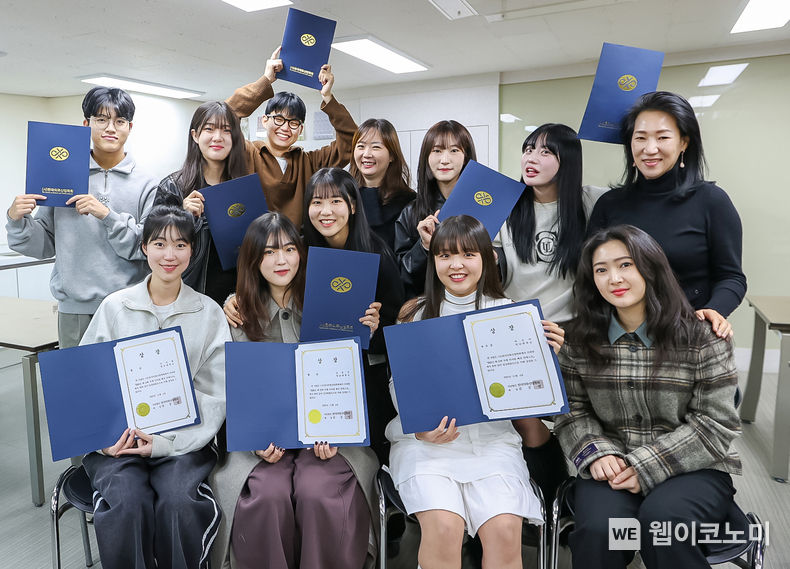 2023년 국제 디지털 패션 디자인 분야 주요 콘테스트에서 주요 상을 휩쓴 영남대 의류패션학과 학생들 / 2023.11.30 (출처: 영남대학교)