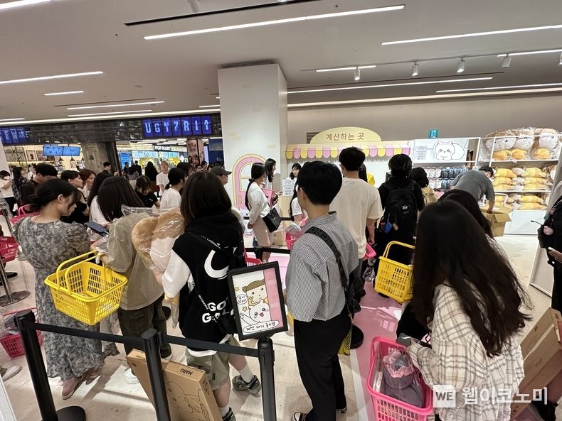 1차 스타필드 코엑스몰 팝업스토어 2023.12.07 (출처 : 네이버웹툰)