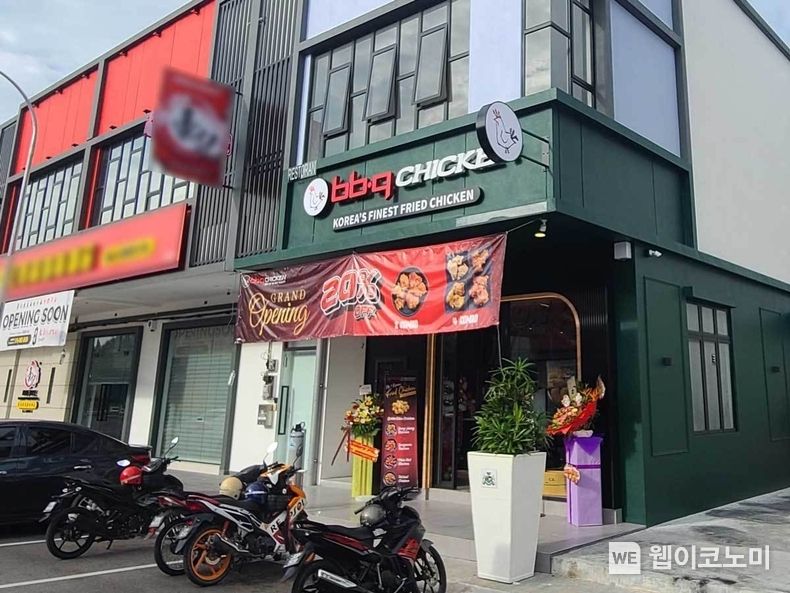 BBQ가 최근 말레이시아 조호르(Johor)주 무아르(Muar)에 약 130㎡(40평) 면적 50석 규모의 카페 타입 'BBQ 무아르점'을 오픈했다 / 2023.12.13 (출처: 제너시스BBQ)