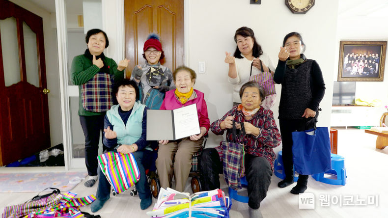 KT그룹 희망나눔인상을 수상한 마산합포 할머니 봉사회 / 2023.12.17 (출처: KT)