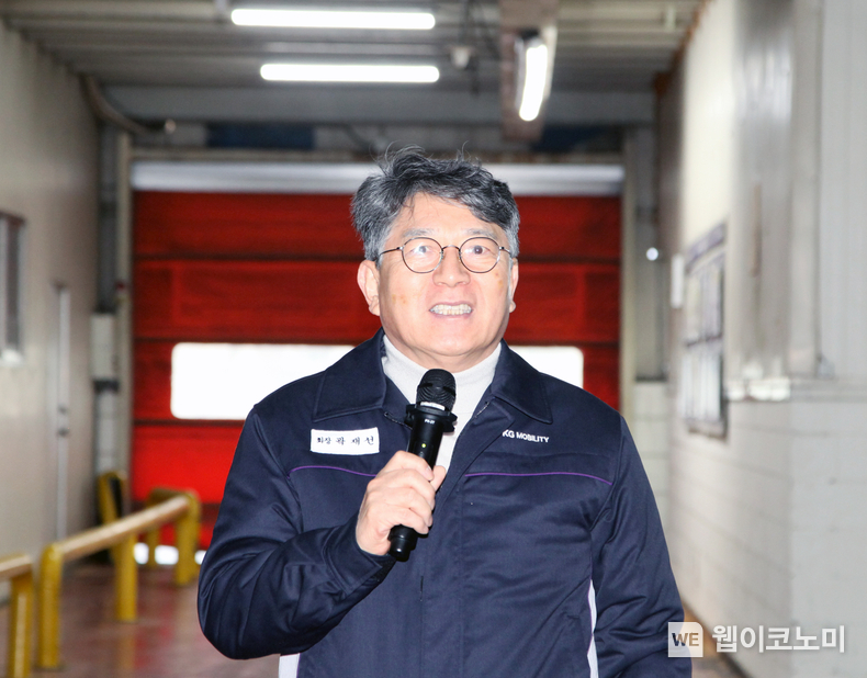 KG 모빌리티가 평택공장 조립3라인 통합공사를 통해 혼류 생산 등 라인 유연성을 확보하고 본격적인 생산에 돌입하는 준공식을 개최했다고 밝혔다. 사진은 곽재선 회장이 축사를 하고 있다. / 2023.12.19 (출처: KG 모빌리티)