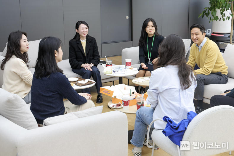 HD현대 정기선 부회장이 최근 사내어린이집에 자녀를 등원시키는 여성 직원들과 간담회를 가졌다. / 2023.12.21 (출처: HD현대)