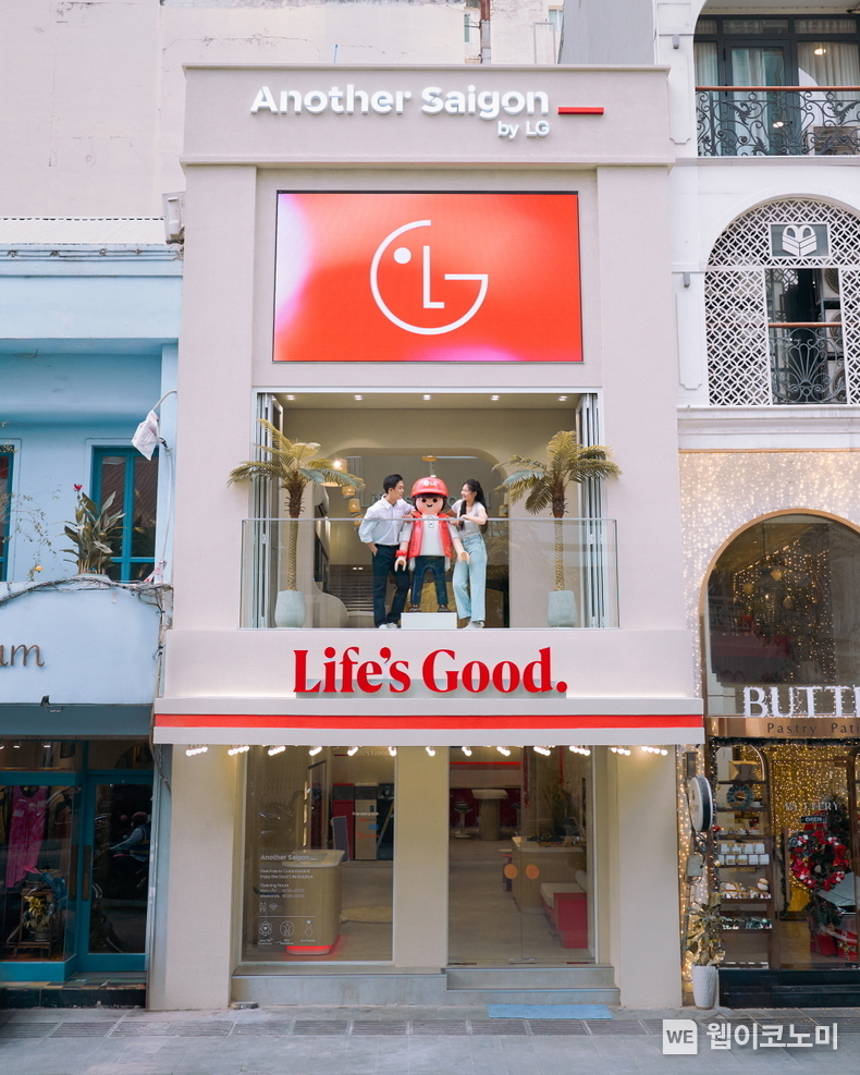 LG전자가 23일 베트남 호치민에 LG 가전만의 가치와 편리함을 체험하는 고객경험 공간 ‘어나더사이공(Another Saigon)’을 선보인다. LG전자는 베트남 고객들에게 더 나은 삶과 미래에 대한 낙관적 메시지를 담은 LG전자 브랜드 슬로건 ‘Life’s Good’을 알린다. / 2023.12.22 (출처: LG전자)
