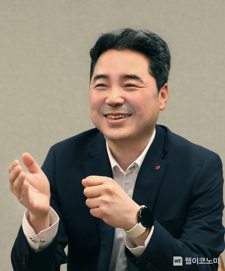 LG유플러스는 AI, 모빌리티 등 신사업 가속화를 위해 내년 1월 9일부터 12일까지 나흘간 미국 라스베가스에서 개최되는 ‘CES 2024’에 임직원 참관단을 투입한다고 25일 밝혔다. 사진은 LG유플러스 이상엽 CTO(최고기술책임자, 전무). / 2023.12.26 (출처: LG유플러스)