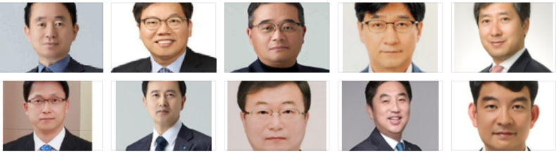 (첫줄 왼쪽부터) 김영훈 하나금융지주 부사장, 박종무 하나금융지주 부사장, 고영렬 하나금융지주 부사장, 조영순 하나은행 부행장(연금사업단장), 전호진 하나은행 부행장(IB그룹장), (둘째줄 왼쪽부터) 이재철 하나은행 부행장(신탁사업본부장), 이은배 하나은행 부행장(중앙영업본부 지역대표), 이동원 하나은행 부행장(준법감시인), 이동열 하나은행 부행장(충청영업그룹대표),박태순 하나은행 부행장(ICT그룹장 겸 ICT본부장)/ 2023.12.26 (출처: 하나금융그룹)