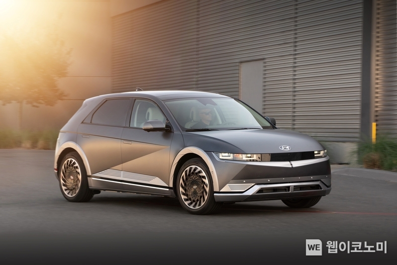 현대자동차는 아이오닉 5가 싱가포르 ‘2023 올해의 자동차(Car of the Year 2023)’에 선정됐다고 1일(월) 밝혔다. / 2024.01.01 (출처: 현대차)