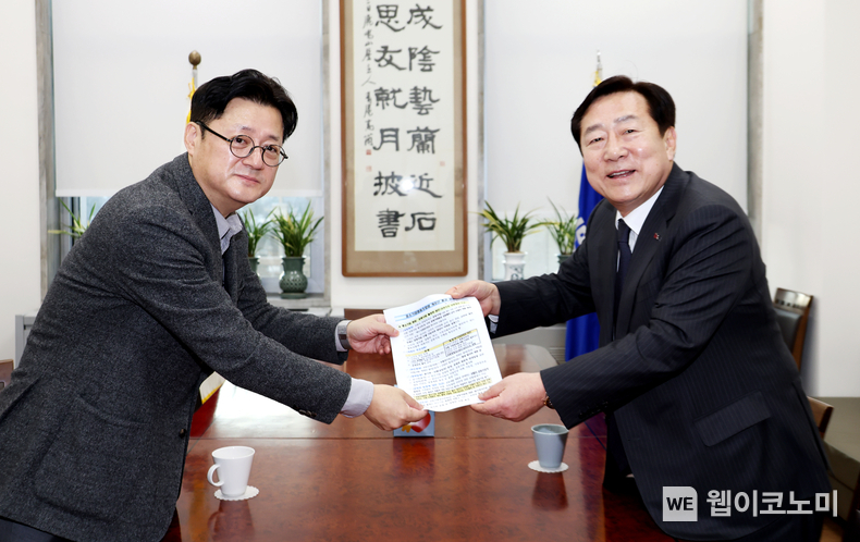 (왼쪽부터) 홍익표 더불어민주당 원내대표 / 김기문 중기중앙회장 / 2024.01.29 (출처: 중소기업중앙회)