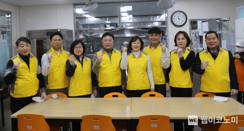 광주 남구의회, 노인복지관 배식봉사 실시