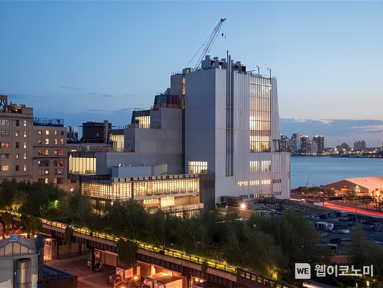 뉴욕 하이라인에서 본 휘트니 미술관(2014년 5월 촬영) / 2024.02.06 (출처: Photograph by Timothy Schenck)