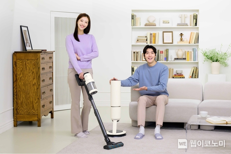 삼성전자가 흡입력과 AI 기능을 강화한 무선 스틱 청소기 '비스포크 제트 AI' 신제품을 8일 출시한다. 2024년형 '비스포크 제트 AI'는 세계 최고 수준인 최대 310와트(W)의 강력한 흡입력을 갖췄다. / 2024.02.07 (출처: 삼성전자)