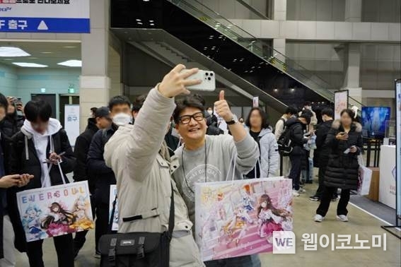'에버소울 일러스타 페스' PD와의 포토타임> / 2024.02.19 (출처: 카카오게임즈)