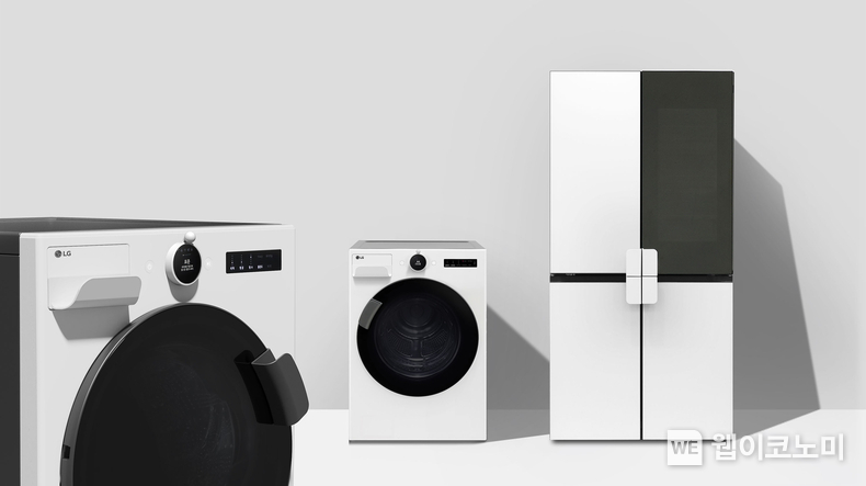 LG전자가 누구나 손쉽게 가전을 사용하도록 돕는 ‘LG 컴포트 키트(Comfort Kit)’를 이달 출시한다. LG 컴포트 키트는 성별이나 나이, 장애 유무와 상관 없이 모든 고객이 LG전자 생활가전을 손쉽게 사용하도록 유니버설 디자인으로 설계됐다. (사진 왼쪽부터) LG 컴포트 키트가 적용된 세탁기, 건조기, 냉장고. / 2024.03.05 (출처: LG전자)