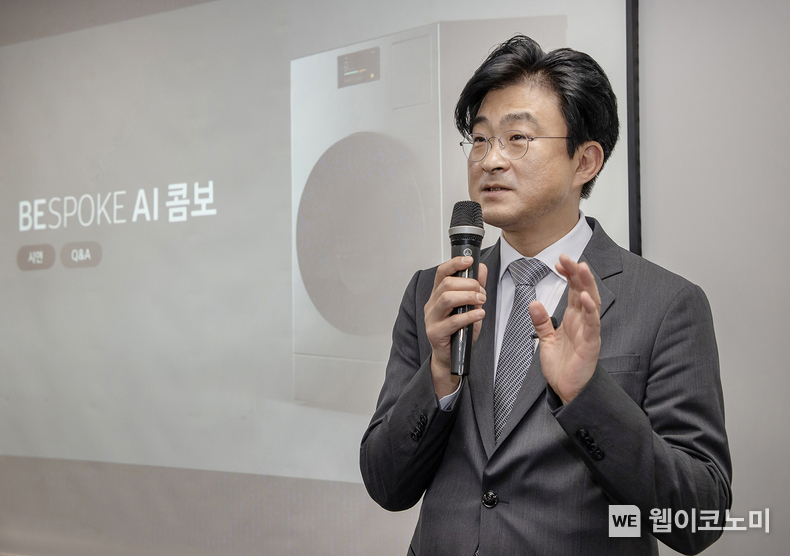 11일 서울 중구 삼성전자 기자실에서 삼성전자 DA사업부 CX팀장 이무형 부사장이 일체형 세탁·건조기 '비스포크 AI 콤보'의 혁신에 대해 설명하고 있다. / 2024.03.11 (출처: 삼성전자)
