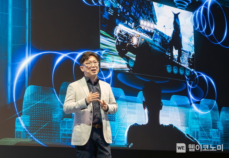 삼성전자 용석우 사장이 'Unbox & Discover 2024' 행사에서 AI TV 시대를 선언하며 2024년 TV 전략을 소개했다. / 2024.03.13 (출처: 삼성전자)
