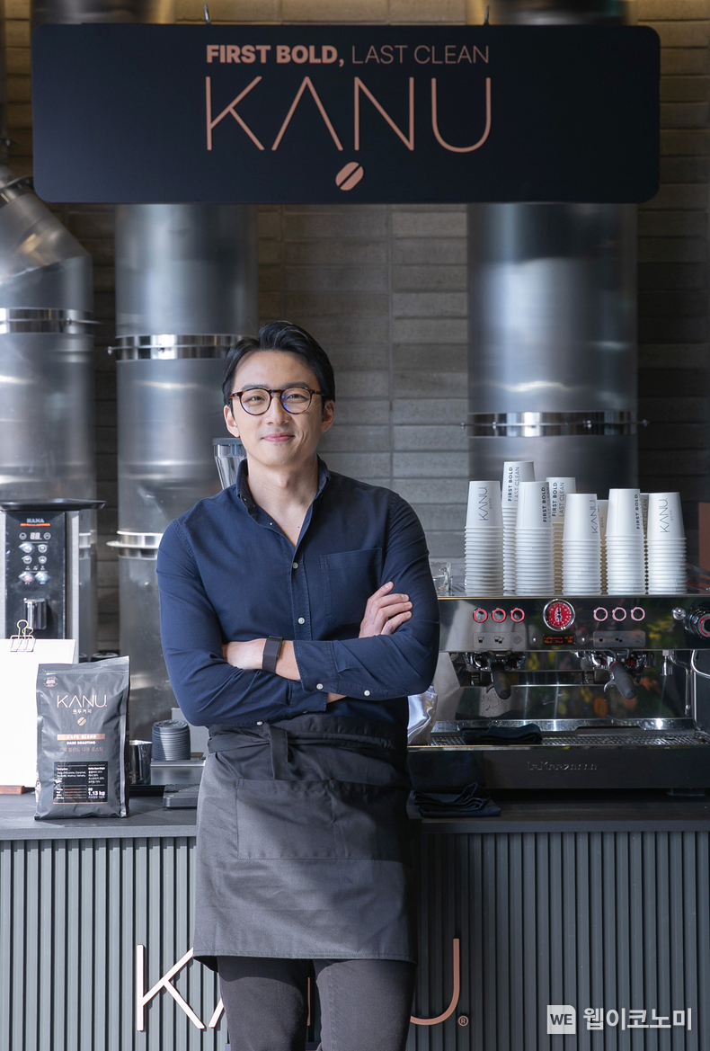 동서식품이 서울 한남동 맥심플랜트에서 월드 바리스타 챔피언 엄보람 바리스타와 함께 ‘카누 원두커피 컬래버레이션 이벤트’를 진행했다. / 2024.04.08 (출처: 동서식품)