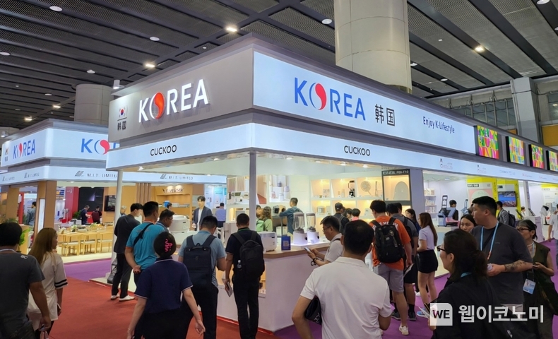 산업통상자원부(장관 안덕근)와 KOTRA(사장 유정열)는 이달 15일부터 5일간 중국 광저우에서 개최되는 제135회 중국 춘계 수출입상품 교역회(China Import and Export Fair, 켄톤페어) 1기에서 한국관을 운영한다. 전시회장 현장 모습. / 2024.04.15 (출처: KOTRA)