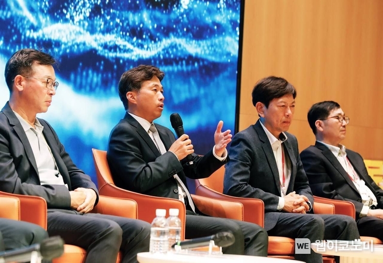 (왼쪽부터) 김주선 사장(AI Infra 담당), 곽노정 대표이사 사장, 안현 부사장(N-S Committee 담당), 김우현 부사장(CFO) / 2024.05.02 (출처: SK하이닉스) 