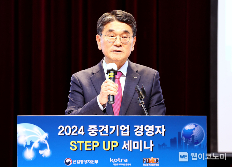 산업통상자원부(장관 안덕근)와 KOTRA(사장 유정열)는 이달 7일 서울 염곡동 KOTRA 본사에서 ‘2024 중견기업 경영자 스텝업 세미나’를 개최했다. 전춘우 KOTRA 부사장이 환영사를 하고 있다. / 2024.05.07 (출처: KOTRA)