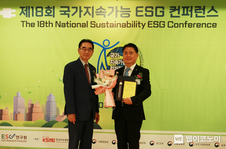 좌 : 한국언론인협회 회장 성대석, 우 : 신한저축은행 대표이사 이희수 / 2024.05.10 (출처: 신한저축은행)