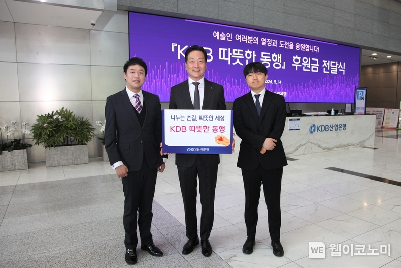 피아니스트 김태후씨는 선천성 장애로 왼손의 손가락이 없지만, 장애가 예술활동에 제약이 되지 않는 세상을 위해 예술 활동과 함께(서울대 음악학과 재학 中) 정책 연구소 등에서 입법 활동 공부를 병행하고 있다. / 2024.05.14 (출처: 산업은행)