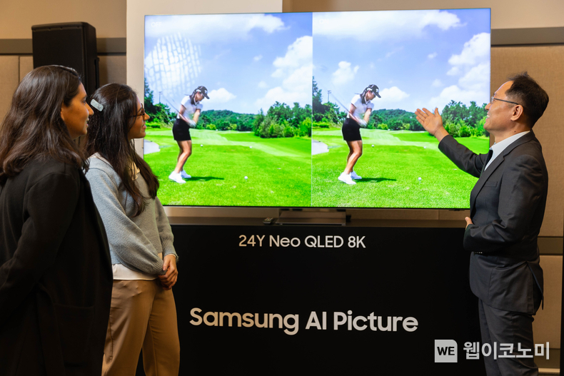  브라질 상파울루 '2024 중남미 테크세미나'에서 참석자들이 2024년형 Neo QLED 8K 신제품을 살펴보고 있다. / 2024.05.31 (출처: 삼성전자)