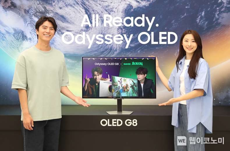 삼성전자 모델이 오디세이 OLED G8을 소개하고 있다. / 2024.06.19 (출처: 삼성전자)