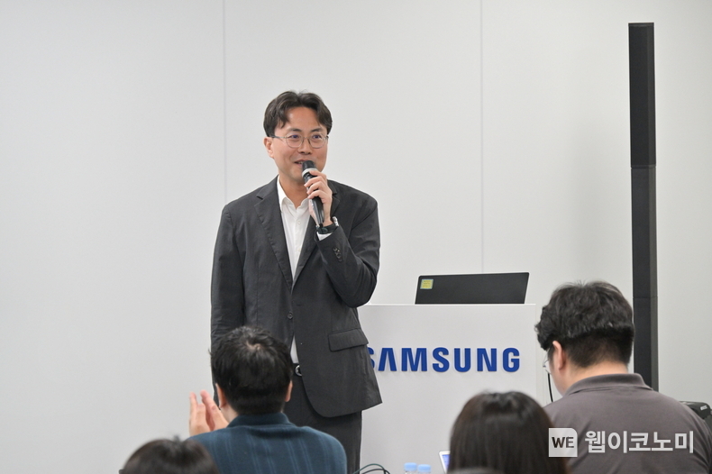 삼성전자 냉장고 미디어 브리핑에서 삼성전자 선행개발팀 위훈 부사장이 '비스포크 AI 하이브리드' 냉장고를 설명하고 있다. / 2024.06.20 (출처: 삼성전자)