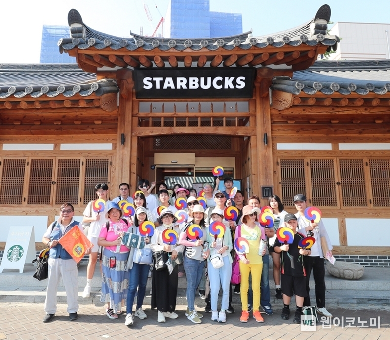 스타벅스-한국관광공사 외국인 관광객 환대 행사. / 2024.06.21 (출처: 스타벅스코리아)