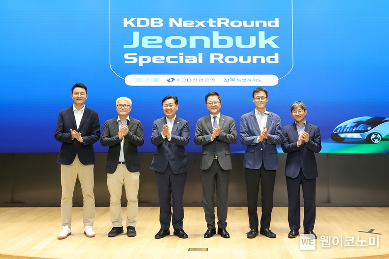 왼쪽부터 한상엽 소풍벤처스 대표, 백승훈 유비쿼스인베스트먼트 상무, 김관영 전북도지사, 강석훈 산업은행 회장, 최주열 현대기술투자 부사장, 박문수 인라이트벤처스 대표 / 2024.07.03 (출처 : KDB산업은행)