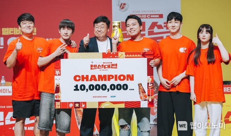 1위팀인 염보성팀과 동아오츠카 박철호대표이사 사장이 기념사진을 촬영하고 있다. / 2024.07.10 (출처: 동아오츠카)
