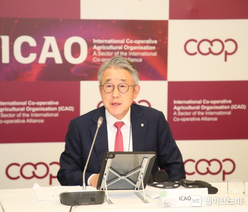  강호동 농협 회장이 ICAO 회장 취임 연설을 통해 포부를 밝히고 있다. / 2024.07.10 (출처: 농협중앙회)