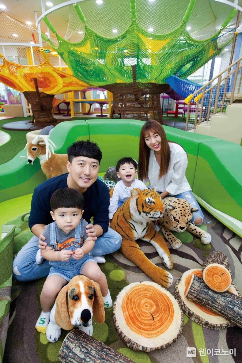 LS전선 직원이 자녀들과 즐거운 시간을 보내고 있다 / 2024.07.31 (출처: LS전선)