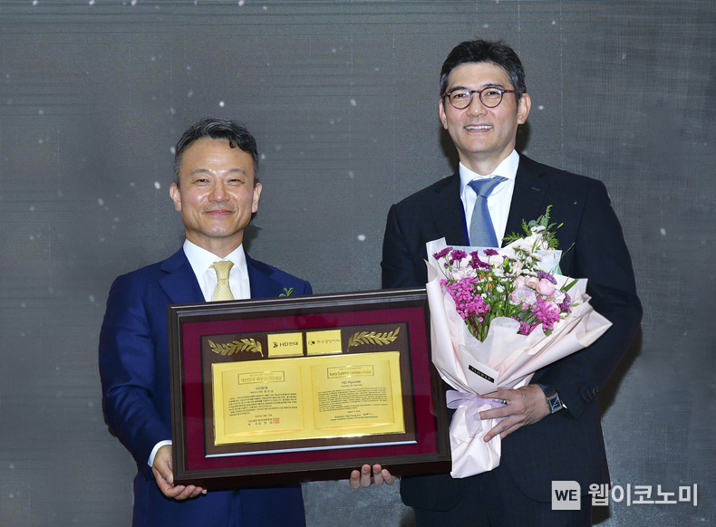 HD현대는 13일(화) 경주 화백컨벤션센터에서 열린 제26회 한국경영학회 융합학술대회에서 ‘대한민국 최우량기업대상’을 수상했다. / 2024.08.14 (출처: HD현대)