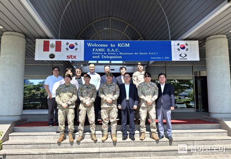 KGM이 페루 육군에 렉스턴 스포츠를 공급한다. 페루 육군 관계자 등이 4일 평택공장을 방문해 간담회를 갖고 생산 라인 투어와 함께 렉스턴 스포츠를 시승했다. (사진 오른쪽 3번째 KGM 박장호 대표이사) / 2024.09.05 (출처: KG모빌리티)