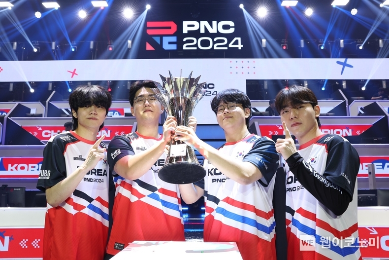 크래프톤, 배틀그라운드 국가대항전 ‘PNC 2024’ 대한민국 2연패 (왼쪽부터) 이노닉스 나희주 선수, 서울 조기열 선수, 살루트 우제현 선수, 헤븐 김태성 선수 / 2024.09.09 (출처: ㈜크래프톤)