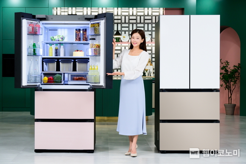 삼성전자 모델이 '비스포크 AI 김치플러스'를 소개하고 있다. / 2024.09.19 (출처: 삼성전자)